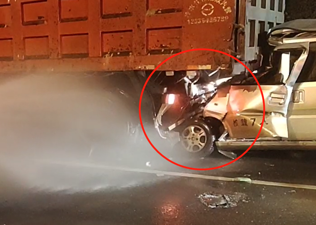 痛心！車主身亡，留下37個(gè)液化氣罐……