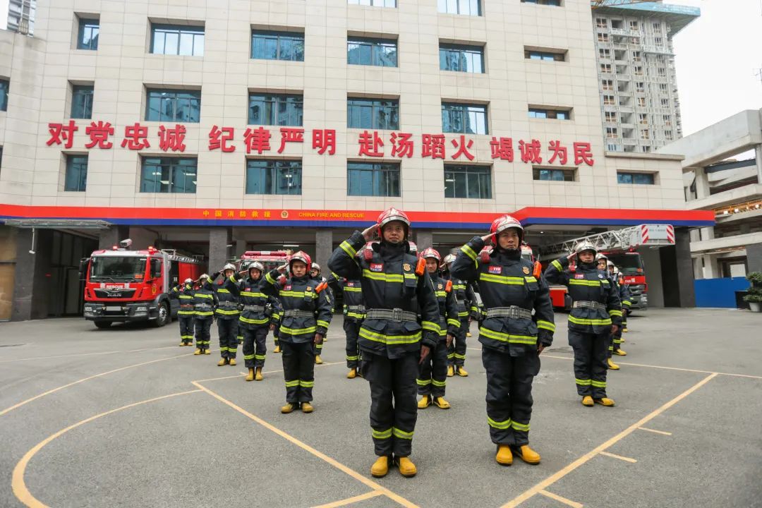 追夢火焰藍丨看！從風雨中走來的一支百年消防隊